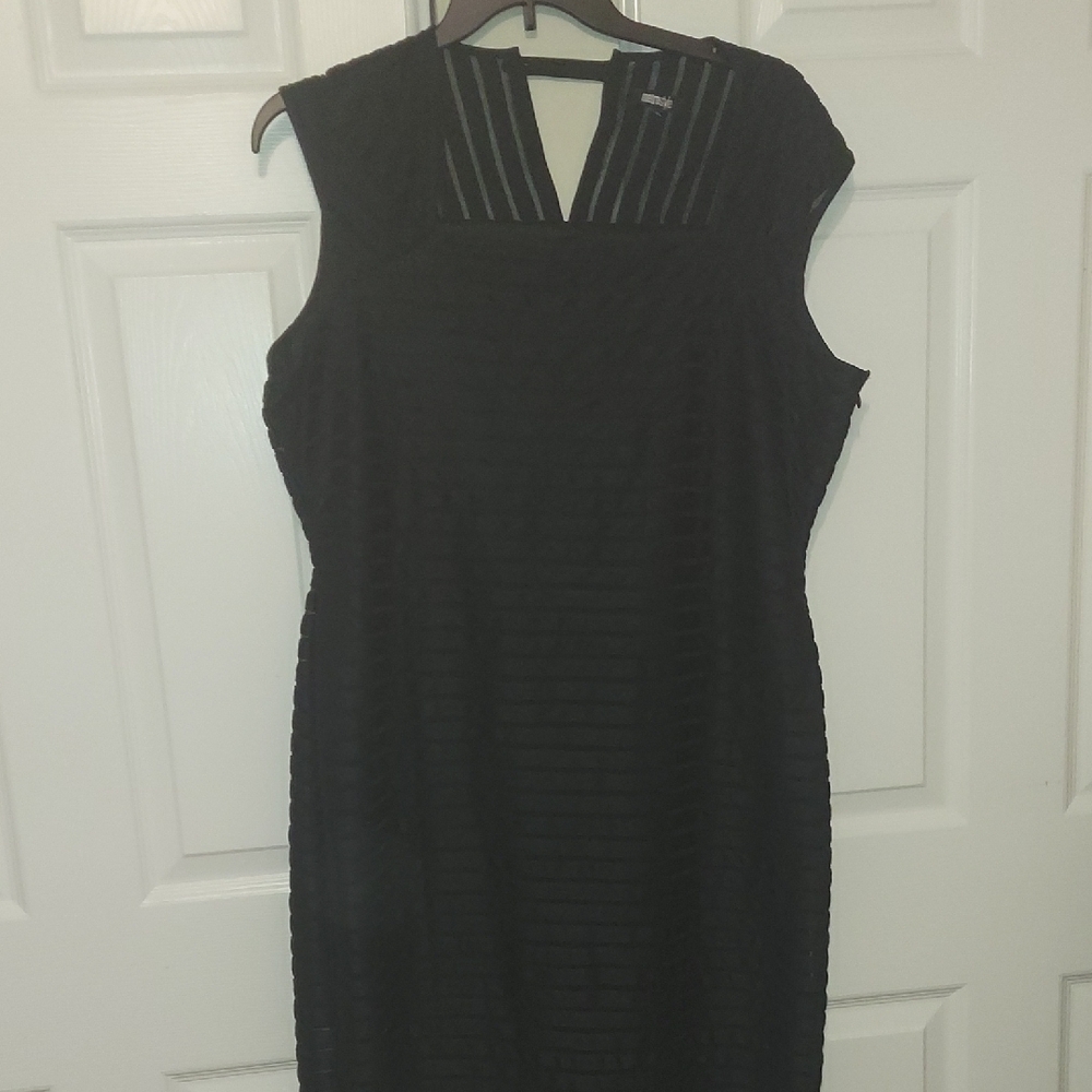 Metrostyle Black Sleeveless V-Neck Sheath Dress